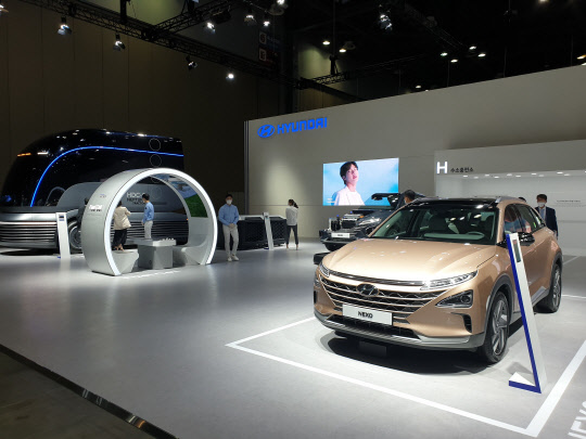 작년 7월 경기 일산 킨텍스에서 열린 '2020 수소 모빌리티+쇼'에 전시된 현대자동차의 수소전기차 넥쏘.<디지털타임스 DB>